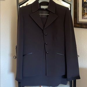 Tahari “Arthur S Levine 2pc Sz 8 brn skirt suit